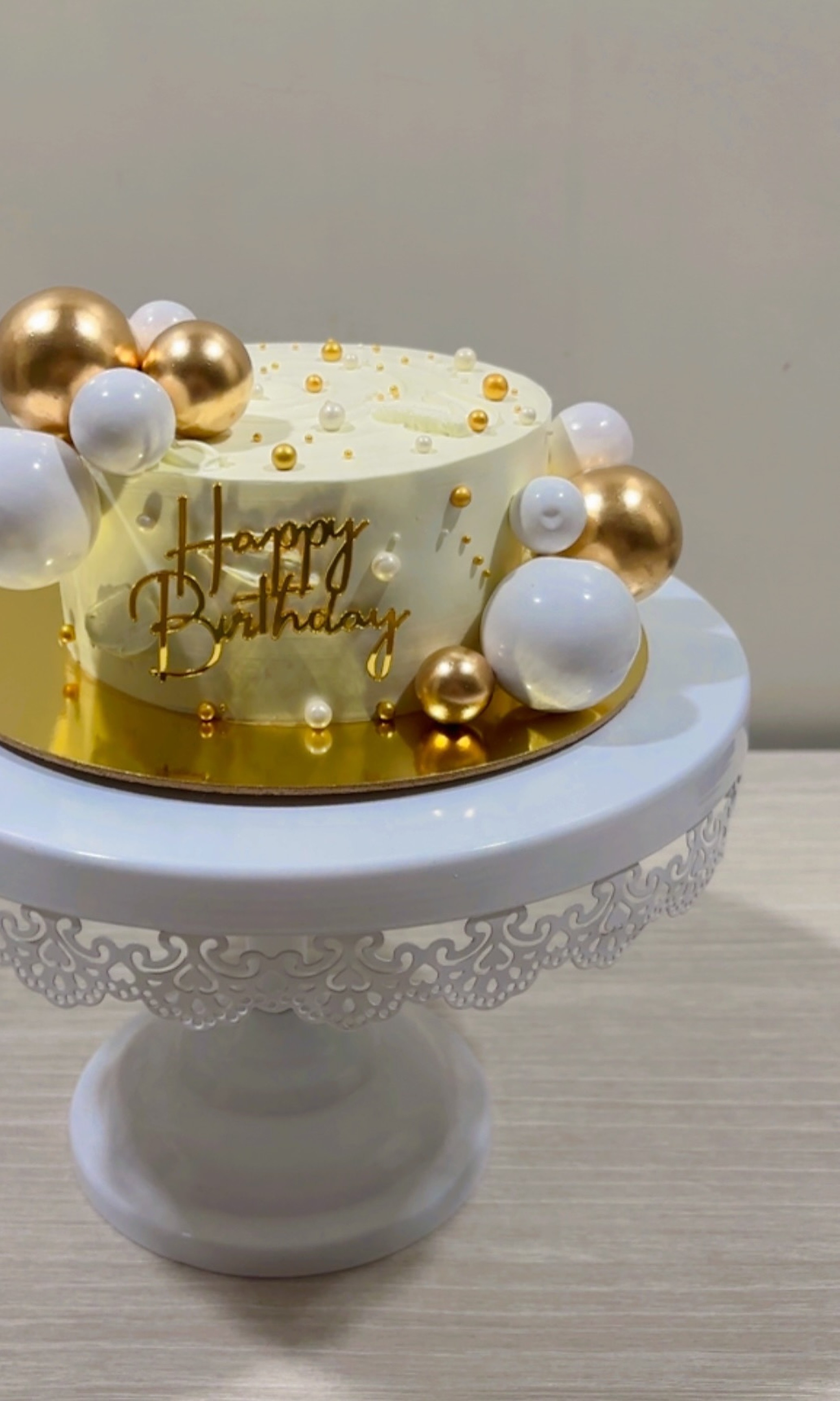 Elegant white and gold birthday cake